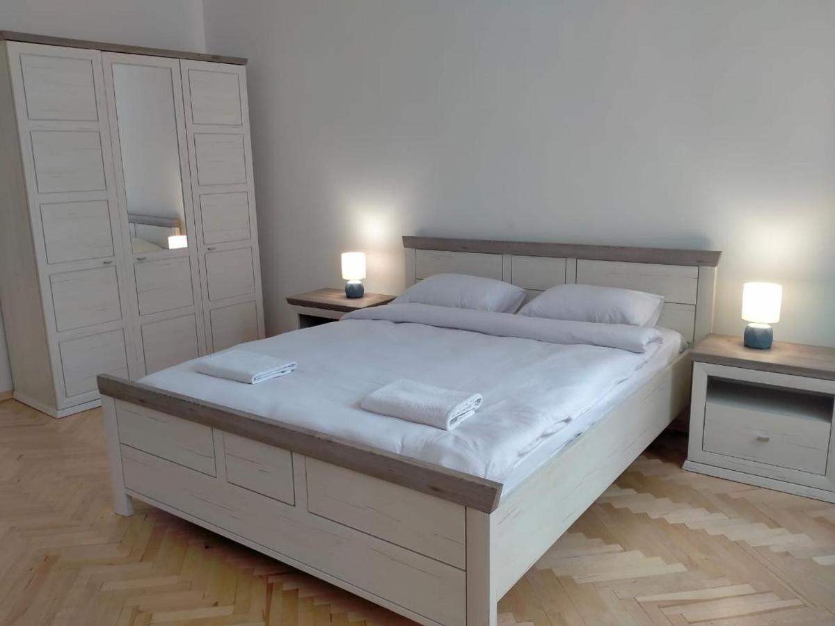 Avangard Kryva Lypa 3 Apart Lviv Kültér fotó