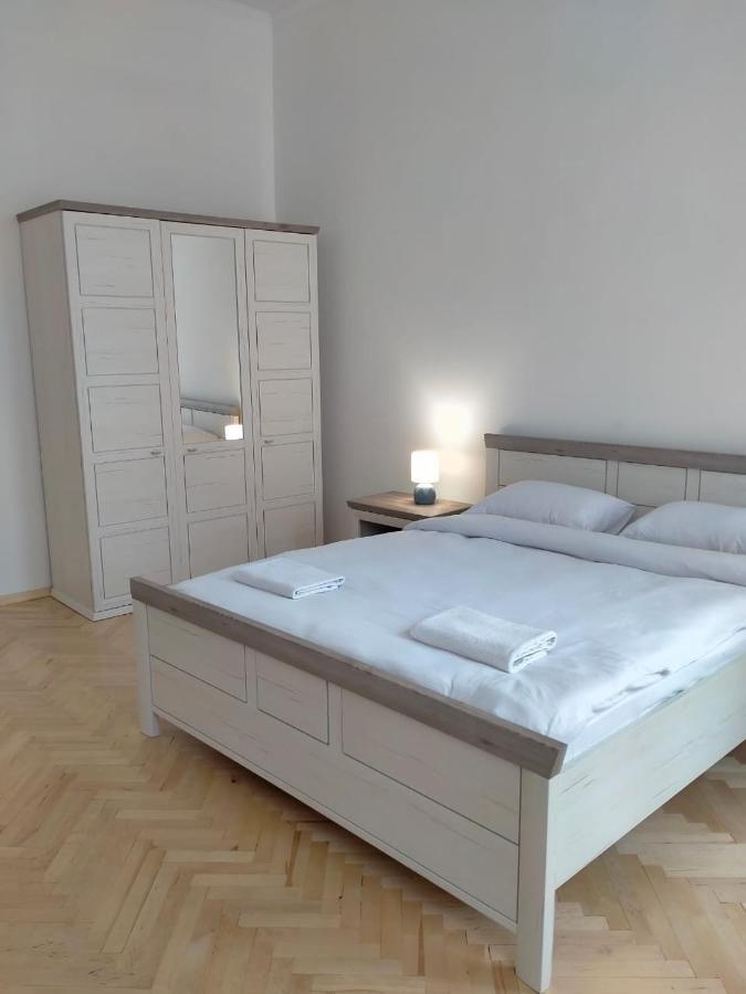 Avangard Kryva Lypa 3 Apart Lviv Kültér fotó