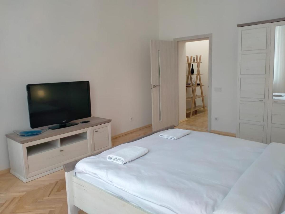 Avangard Kryva Lypa 3 Apart Lviv Kültér fotó
